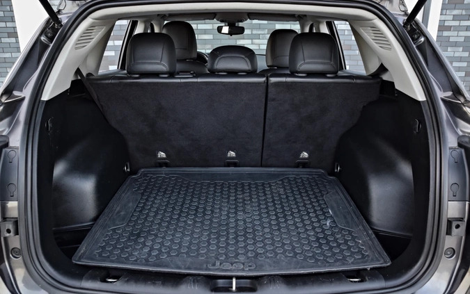 Jeep Compass cena 84900 przebieg: 90000, rok produkcji 2019 z Sochaczew małe 781